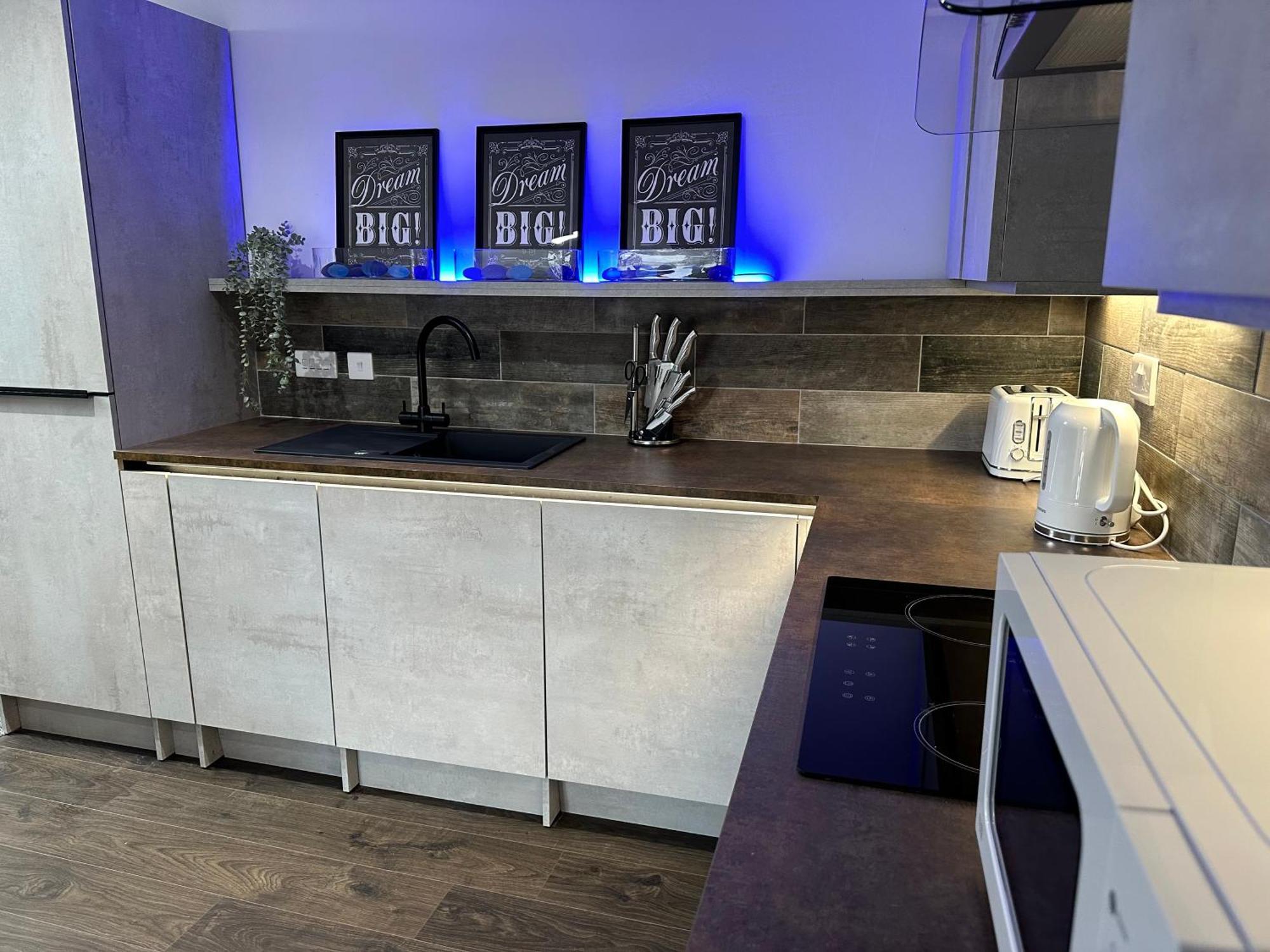 Vibrant Apartments Close To City Centre Cardiff Zewnętrze zdjęcie